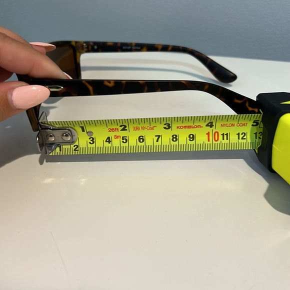 Tortoise Print Sunglasses - Picture 7 of 8